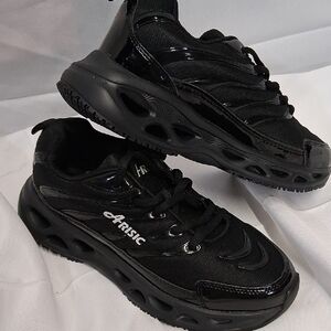 NWOT Womens Arisic Black Non Slip Work Shoes Sz. 7.5